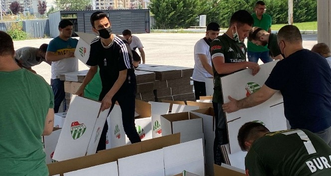 Bursaspor Kulübü, 500 aileye kurban eti ve gıda yardımı yaptı