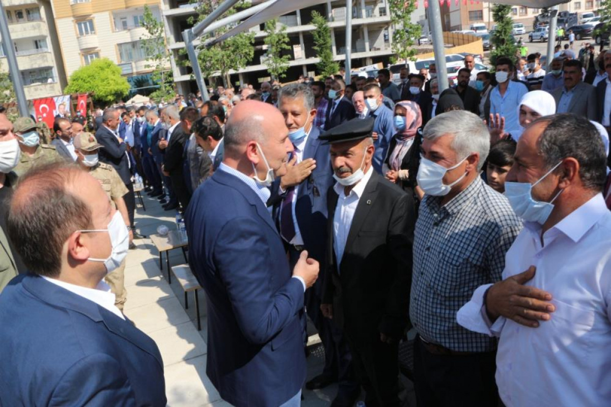 İçişleri Bakanı Soylu, Şırnak&#039;ta halkla bayramlaştı