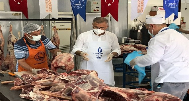Üsküdar’da ihtiyaç sahibi ailelere 30 ton kurban eti dağıtıldı