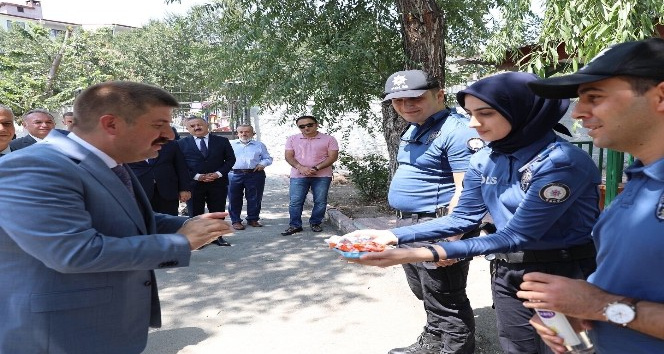 Vali Sarıibrahim Kurban Bayramı ziyaretlerinde bulundu