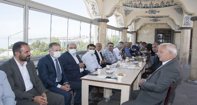 Ahlat’ta bayramlaşma töreni