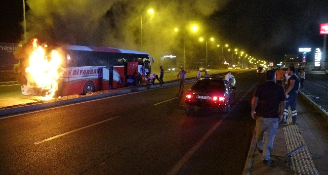Diyarbakır’da faciadan dönüldü: Yolcu otobüsü seyir halindeyken cayır cayır yandı