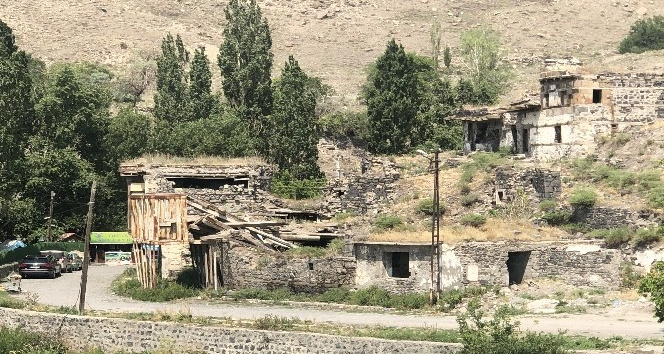 Tarihi Kars Evleri tamamen yıkıldı