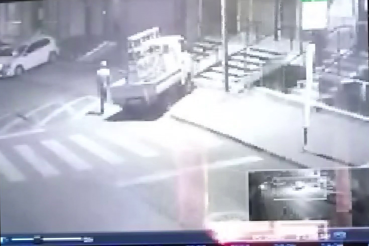 Ataşehir&#039;de çalınan kamyonet güvenlik kameralarına yansıdı
