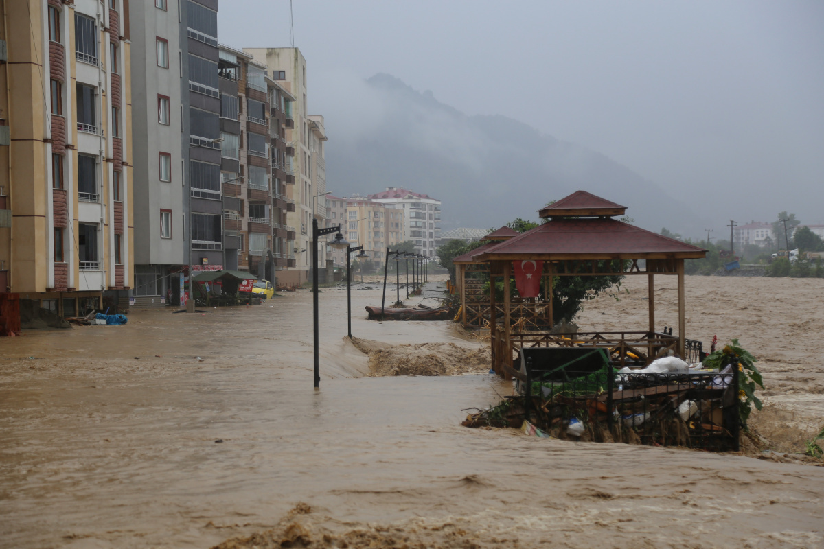 Sel sonrası göle dönen Artvin'in Arhavi ilçe merkezi havadan görüntülendi