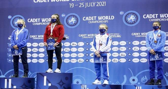 Selvi İlyasoğlu Türkiye’ye ilk altın madalyayı kazandırdı