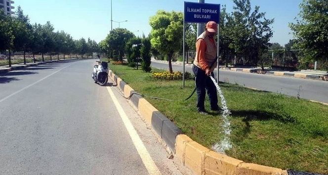 Kilis’te refüj ve bulvarda bayram temizliği