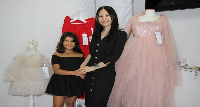 Kızı için diktiği elbise hayatını değiştirdi, şimdi dünyaya ihraç ediyor
