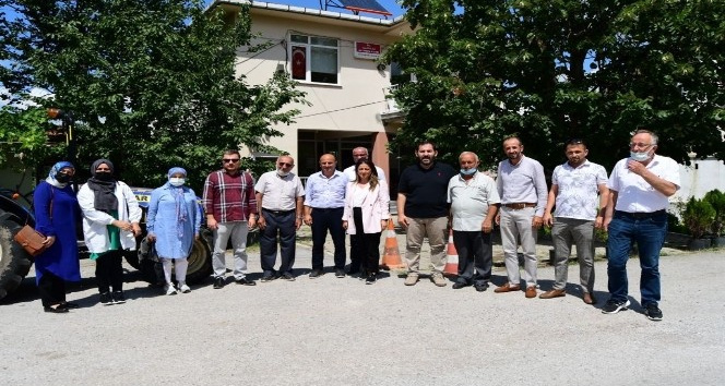 AK Partililer, köylerde vatandaşlarla bayramlaştı