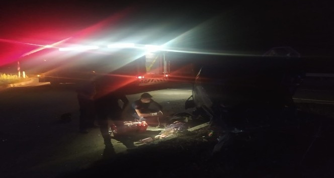 Horasan’da otomobil orta refüje çarparak ter döndü: 2 ölü, 2 yaralı