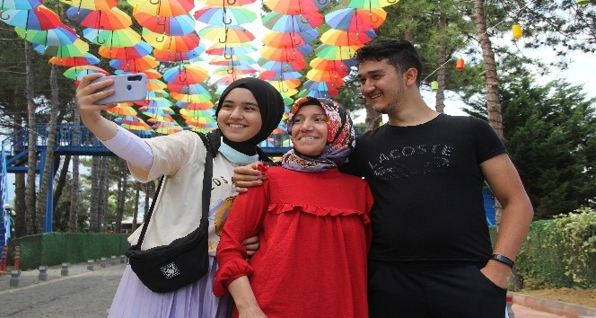 Gerze’nin rengarenk sokağı turistlerin özçekim mekanı