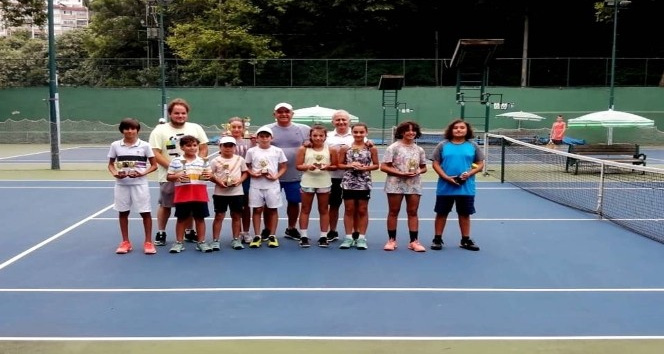 Zonguldak Tenis Deniz Spor Kulübü, 70 yılını kupalarla süslüyor