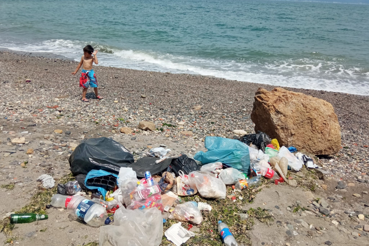 Duyarsız vatandaşlar Mudanya sahillerini çöplüğe çevirdi