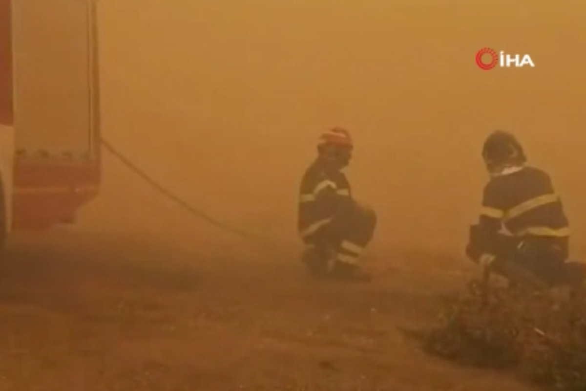 İtalya&#039;nın Sardunya Adası&#039;nda büyük yangın
