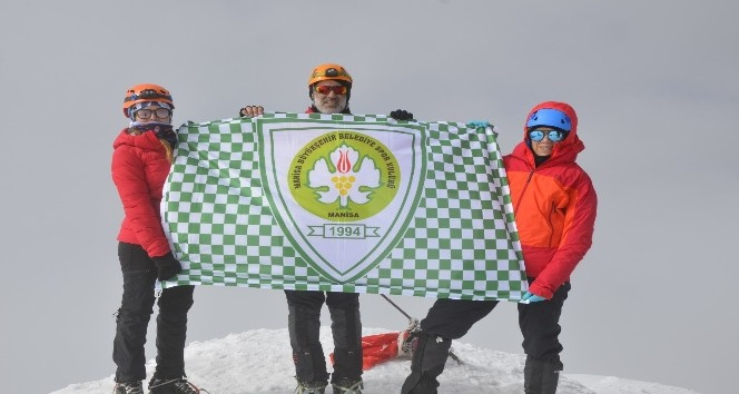 Manisa BBSK’lı dağcılar Türkiye’nin zirvesine tırmandı