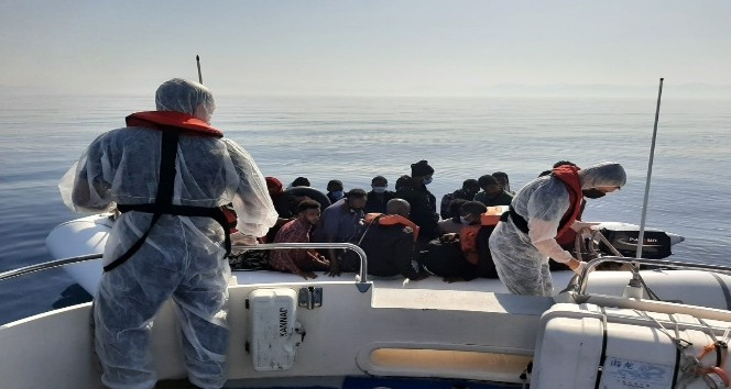 İzmir açıklarında 456 düzensiz göçmen kurtarıldı