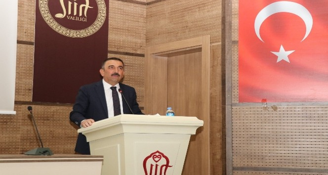 Siirt Valisi Hacıbektaşoğlu, muhtarlarla pandemi toplantısında bir araya geldi