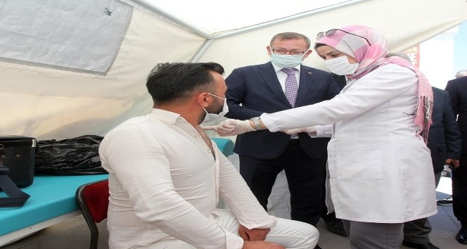 Vali Polat vatandaşları aşı olmaları konusunda uyardı