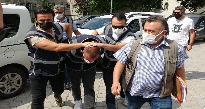 Barda 2 kişiyi öldüren bodyguard, polis yeleği ile adliyeye sevk edildi