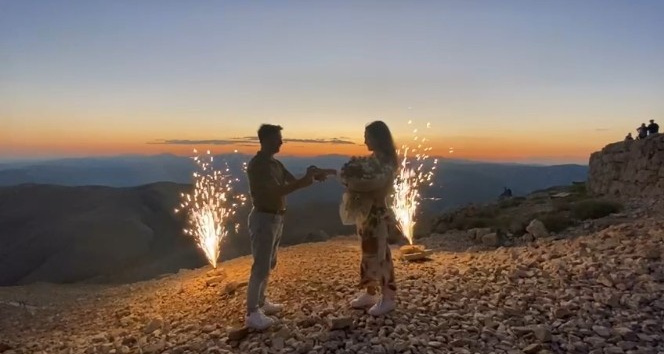 Nemrut Dağı’nda evlenme teklifi