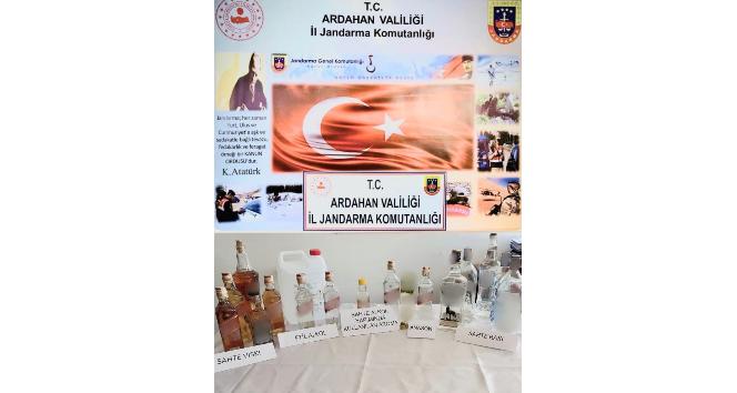 Otobüsteki yolcunun valizinden 2 şişe etil alkol çıktı