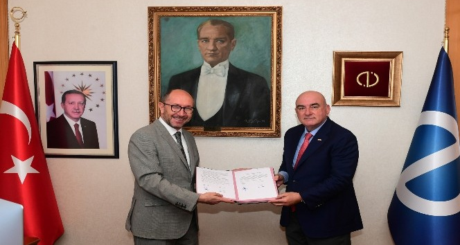 Anadolu Üniversitesi’nden Azerbaycan Programları için iş birliği protokolü