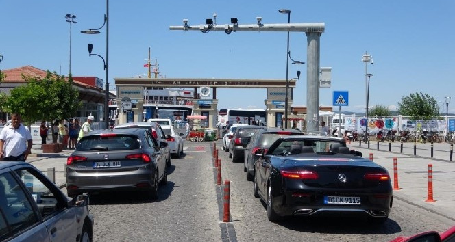 Çanakkale’de trafiğe kayıtlı araç sayısı 243 bin oldu