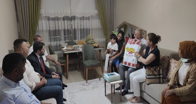 Şehidin oğluna doğum günü sürprizi