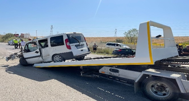 Gelibolu’da feci kaza, araçlar kafa kafaya çarpıştı: 2 ölü