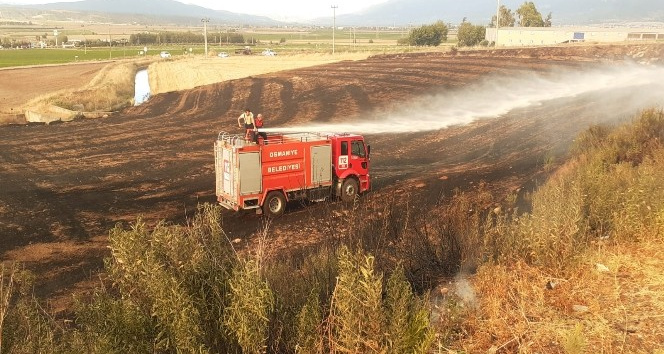 Osmaniye’de anız yangın korkuttu