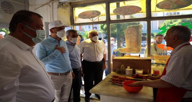 AK Parti teşkilatlarıyla esnaf ziyareti yaptı