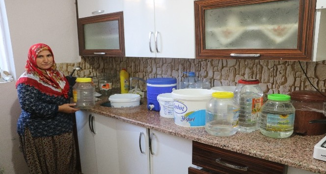 40 derece sıcakta susuzluk çekiyorlar