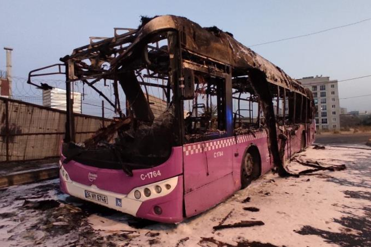 Başakşehir’de İETT otobüsü alev alev yandı
