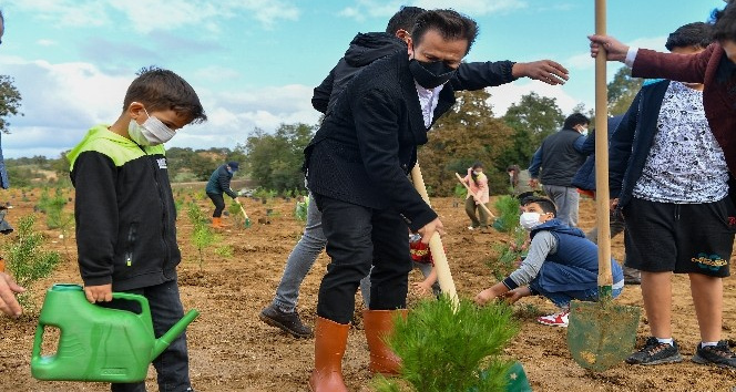 Tuzla Belediyesi’nden Manavgat’a 5 bin fidan bağışı