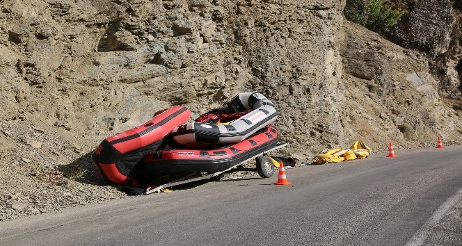Römorka bağlı rafting botu devrildi: 2’si ağır 4 yaralı