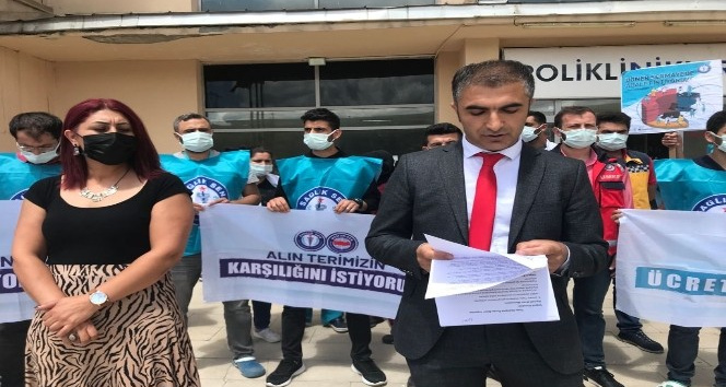 Ardahan’da Sağlık-Sen üyeleri "6. Dönem Toplu Sözleşme Görüşmeleri" öncesi basın açıklaması yaptı