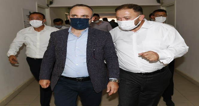 AK Parti’li Turan’dan MHP’ye ziyaret