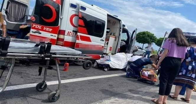 Hasta taşıyan ambulans kaza yaptı: 6 yaralı
