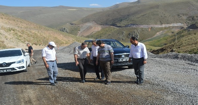Kaymakam Çiğdem yol yapım çalışmalarını inceledi