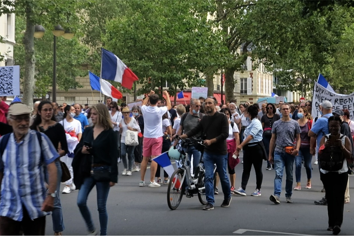 Fransa’da aşı karşıtları bir kez daha sokağa indi