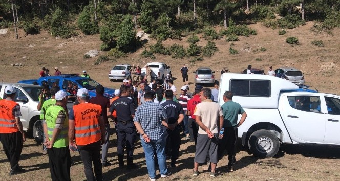 Emine öğretmeni arama kurtarma çalışması sürüyor