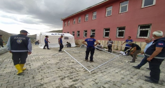 Van’da sel mağdurları için çadır kuruluyor
