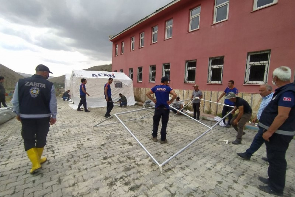 Van&#039;da sel mağdurları için çadır kuruluyor