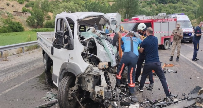 Bitlis’te trafik kazası: 2 ölü, 3 yaralı