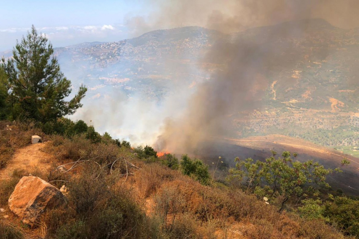 Lübnan&#039;da ormanlık alanda yangın