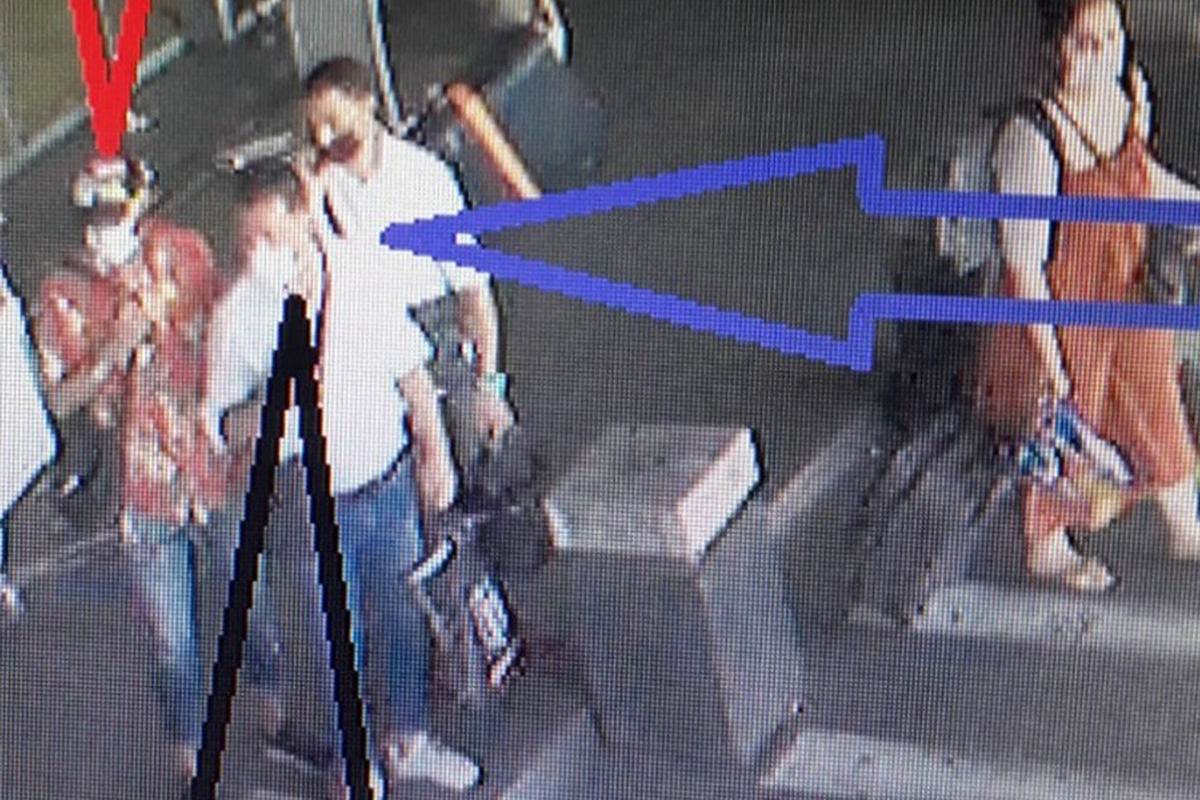 Sabiha Gökçen Havalimanında “perdeleme” yöntemiyle hırsızlık kamerada