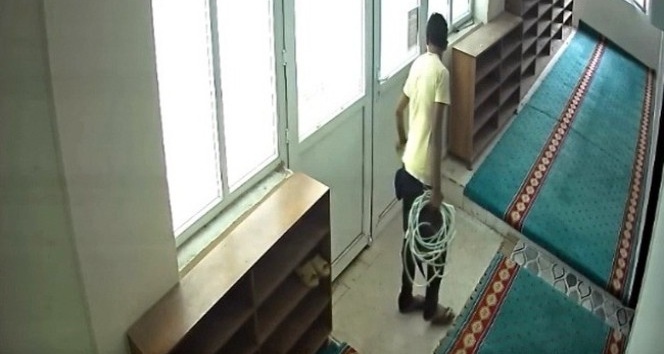 Camiden klima kablosu çalan zanlı yakalandı