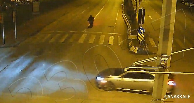 Çanakkale’de kavşağa kontrolsüz giren sürücü motosikletliye çarptı