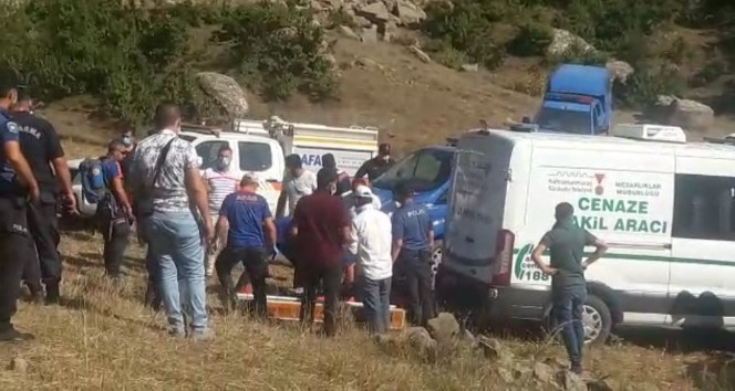 Ormanda bulunan Emine öğretmenin cesedi, adli tıp kurumuna gönderildi