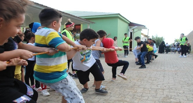 42 farklı şehirden köye gelen çocuklar, mini şenlikte doyasıya eğlendi